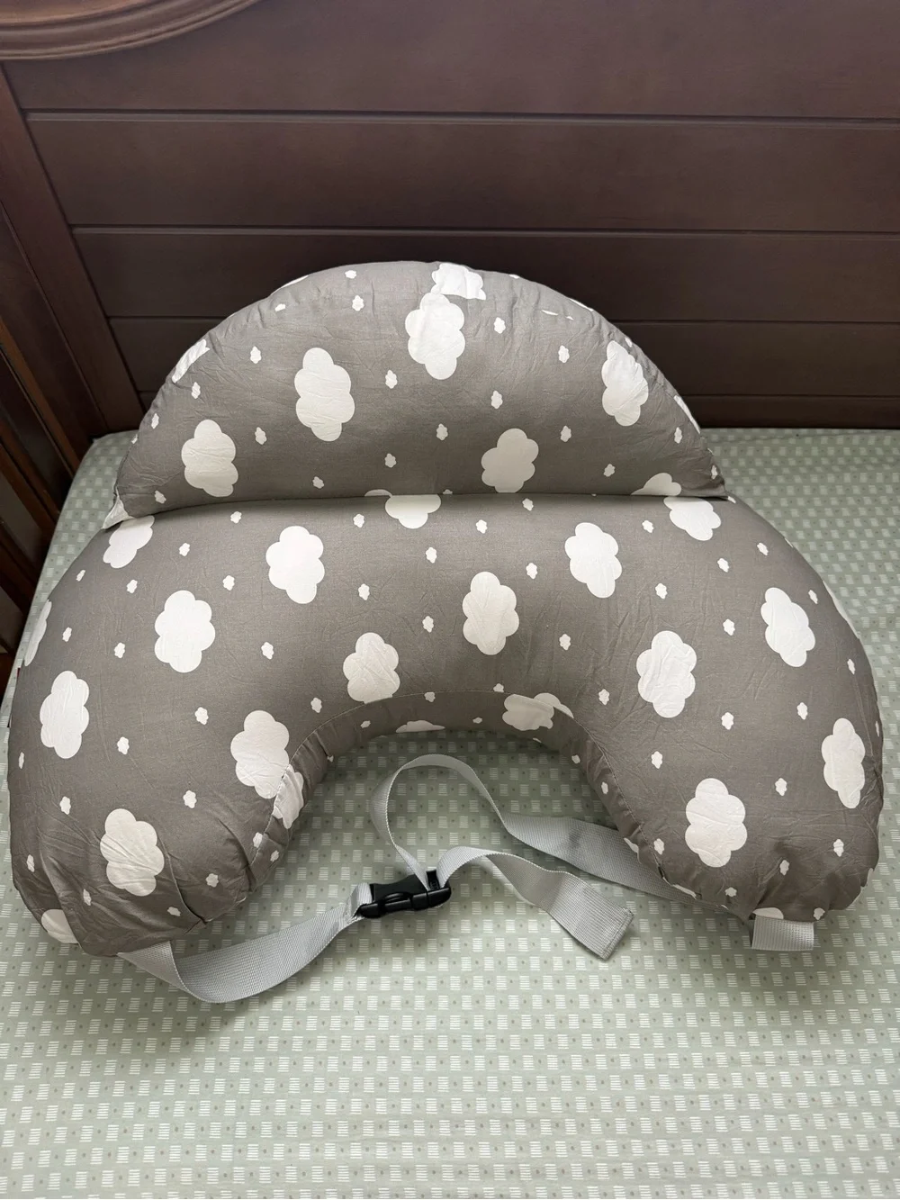 New momcozy nursing pillow